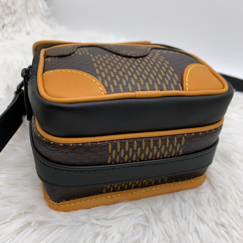 ❌SOLD❌ Louis Vuitton Nigo Amazone Messenger bag - Picture 9 of 13